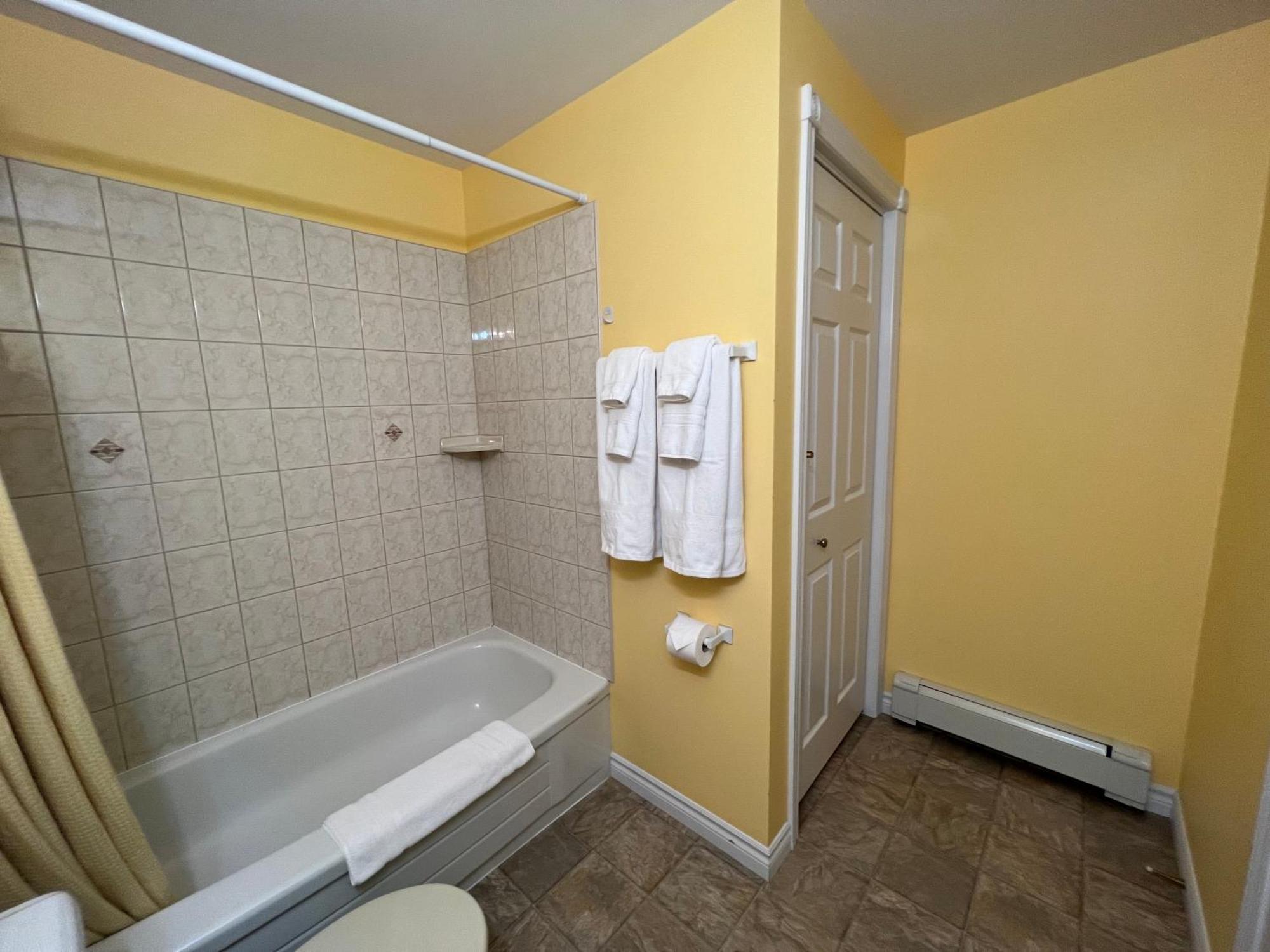 Lee'S Ocean Peek B & B Stratford 外观 照片